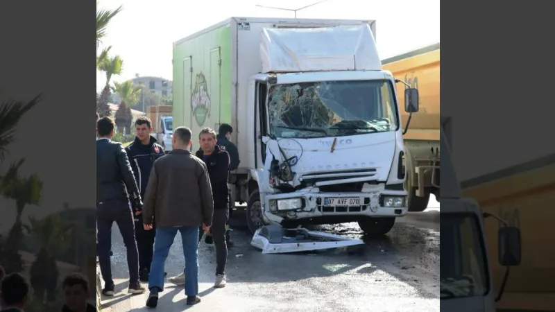 Kazada kamyonette sıkışan yaralı kurtarıldı