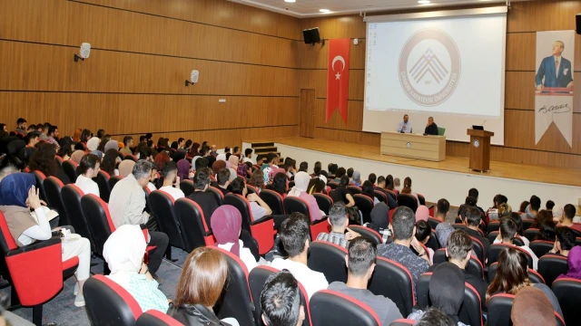 ÇAKÜ’de iş dünyasının deneyimleri öğrencilere aktarıldı