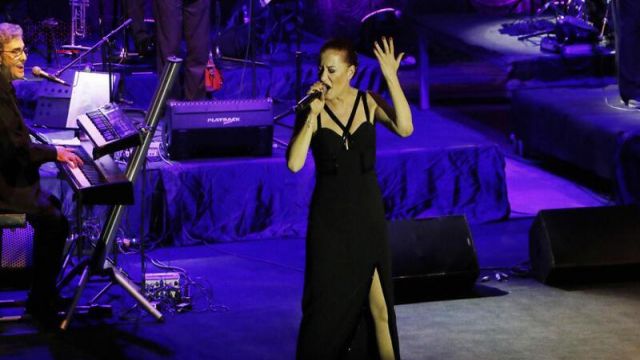 Candan Erçetin konserinde 'Memleketim' coşkusu