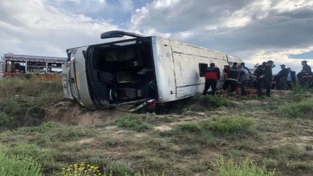 Çankırı’da işçileri taşıyan otobüs devrildi: 3’ü ağır 18 yaralı