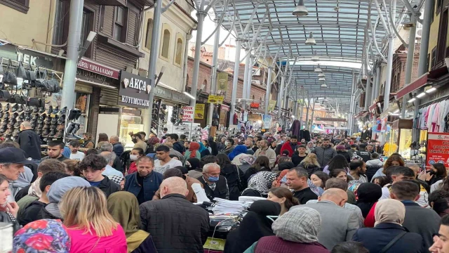 Çarşı pazarda bayram bereketi yaşanıyor