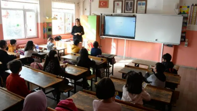 Depremlerden etkilenen Diyarbakır'da, 478 bin öğrenci eğitim öğretime başladı