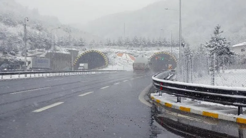 Bolu Dağı'nda kar yağışı