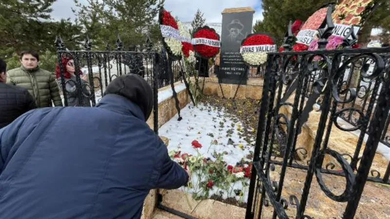 Aşık Veysel, vefatının 50'nci yılında mezarı başında anıldı