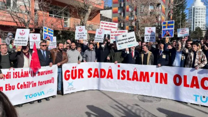 Kur'an-ı Kerim yakılması, İsveç Büyükelçiliği önünde protesto edildi