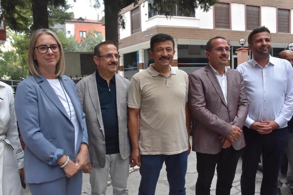 AK Parti'li Dağ: İzmir'de 80 bin ziyaret gerçekleştirildi