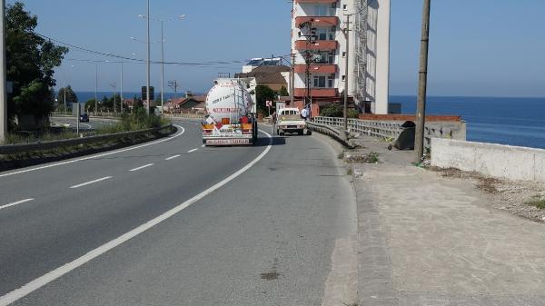 Bir ailenin yok olduğu kazada, otomobil çöp konteynerine çarpıp havalanarak şarampole uçmuş