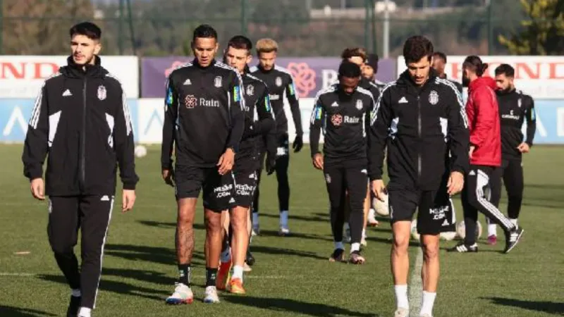 Beşiktaş, Adana Demirspor hazırlıklarına ara vermeden başladı