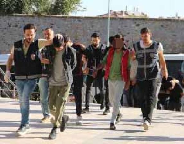 Bakan Soylu'nun yönettiği uyuşturucu operasyonunun 33 şüphelisi adliyede