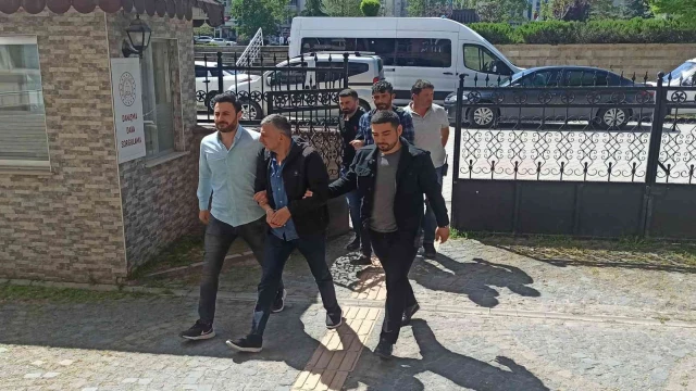Çok miktarda uyuşturucu ile yakalanan 2 kişi adliyede