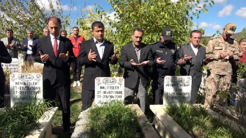 Van'da 11 yıl önceki depremde hayatını kaybedenler anıldı