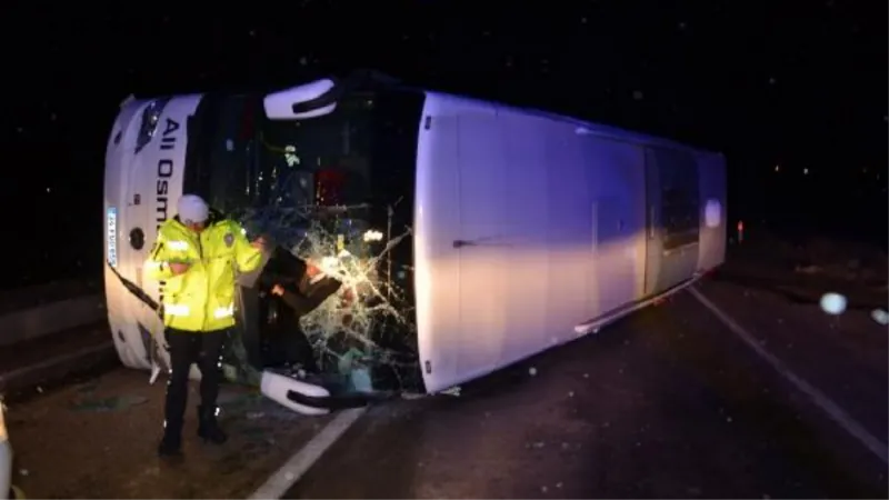 Kastamonu'nda yolcu otobüsü devrildi: 30 yaralı