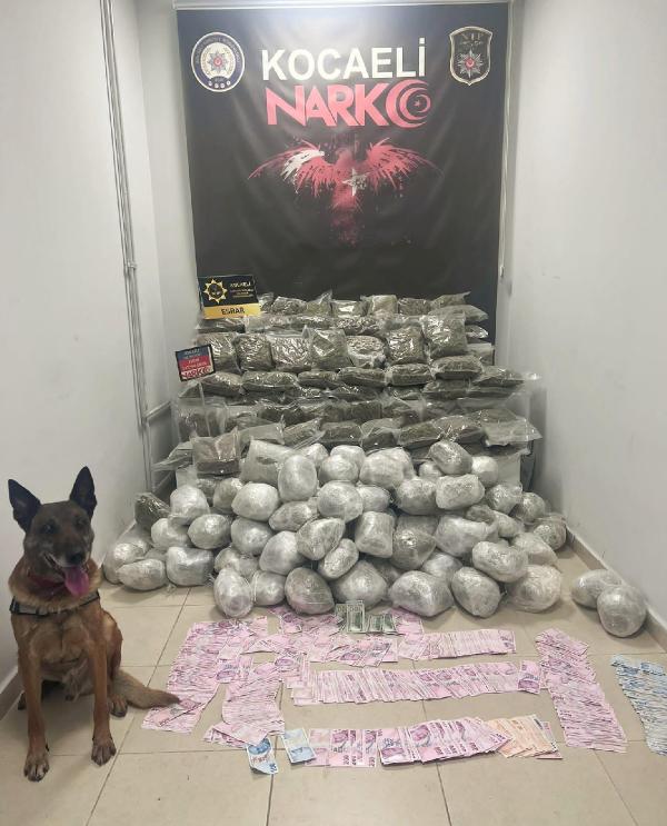 Bakan Süleyman Soylu: İstanbul'a yük taşıyan araçta 107 kilo skunk ele geçirildi