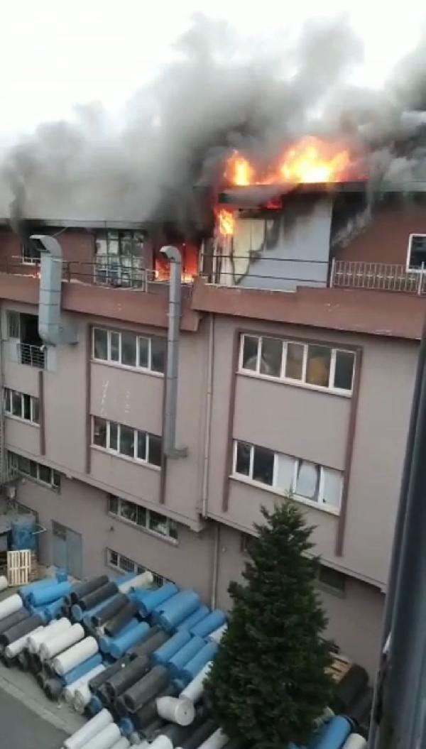 Başakşehir Çorapçılar Sanayi Sitesinde yangın