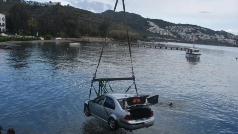 Bodrum'da otomobil denize uçtu: 1 ölü, 1 yaralı