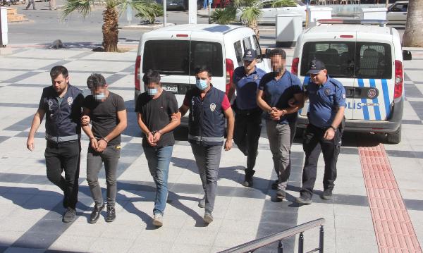 Manisa'da uyuşturucu ile yakalanan 3 şüpheliden 2'si tutuklandı