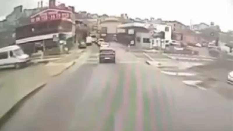 Alibeyköy'deki kaza İETT otobüsü kamerasında