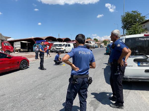 Kayseri'de pazarcıların silahlı- bıçaklı kavgası: 3 yaralı