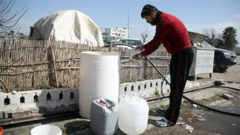 Hatay'da çadır bölgelerine tankerlerle su