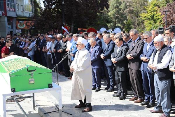 Bakan Özer, Bakan Yardımcısı Yılmaz'ın annesinin cenazesine katıldı