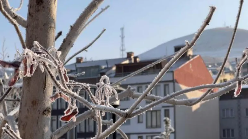 Bayburt buz kesti; termometreler eksi 14 dereceyi gösterdi