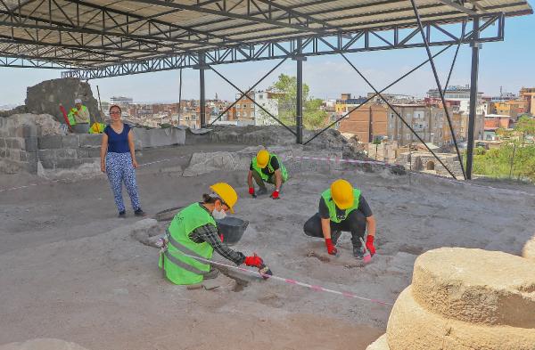 Artuklu Sarayı’nın kabul salonu 9 bin yıl sonra arkeologları ağırlıyor 