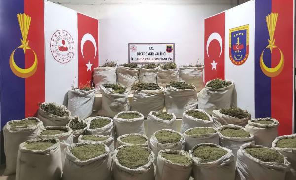 Bakan Soylu: Diyarbakır'da 1 ton 929 kilogram esrar ele geçirildi