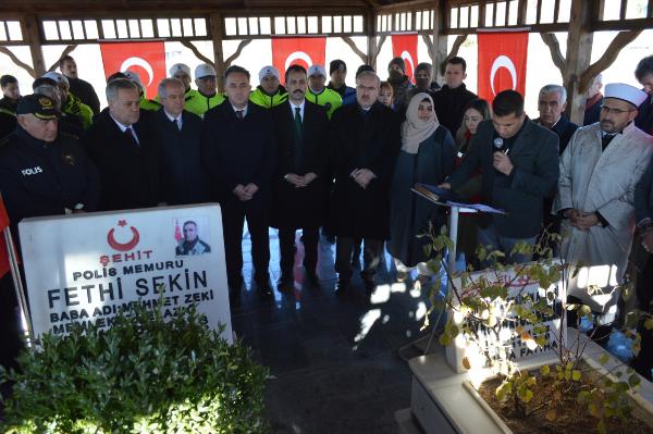 Şehit polis memuru Fethi Sekin, mezarı başında anıldı