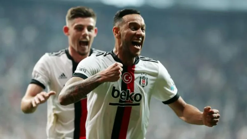 Beşiktaş'ta Josef de Souza takımdan ayrılıyor