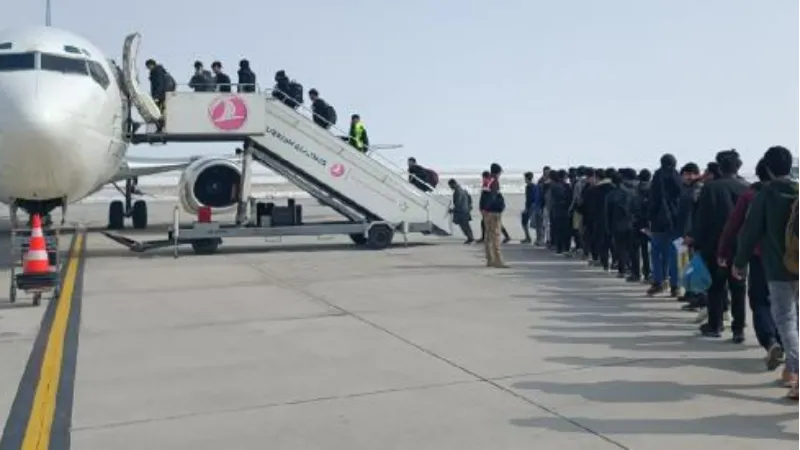 Afganistanlı 136 kaçak göçmen ülkelerine gönderildi