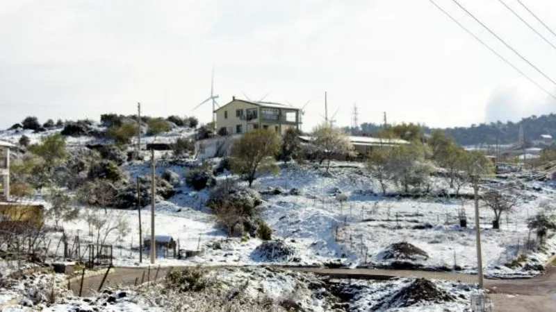 İzmir’in yüksek kesimlerine kar yağdı