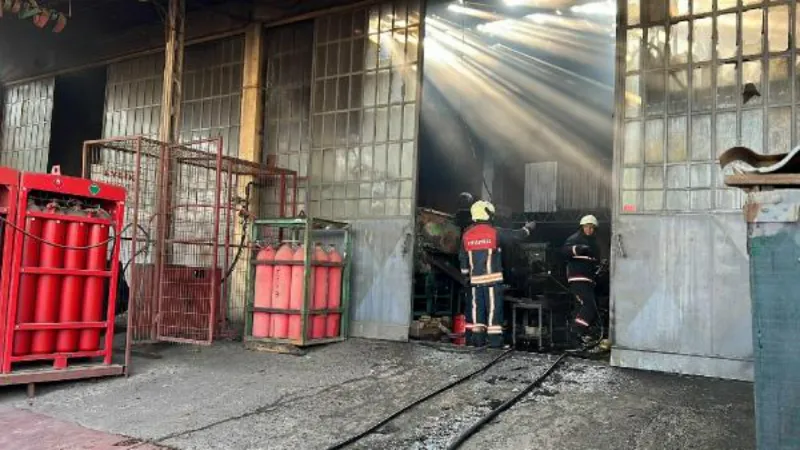 Sanayi sitesinde iş yerinde yangın;  1 yaralı