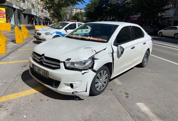 Otomobilin çarptığı 20 yaşındaki Şerife ağır yaralı