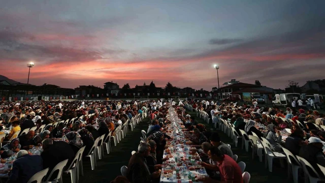 Denizli’de iftar sofraları kurulmaya devam ediyor
