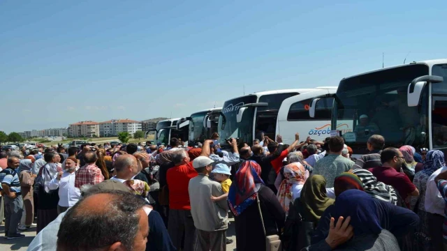 Denizli’den ilk hac kafilesi dualarla kutsal topraklara uğurlandı
