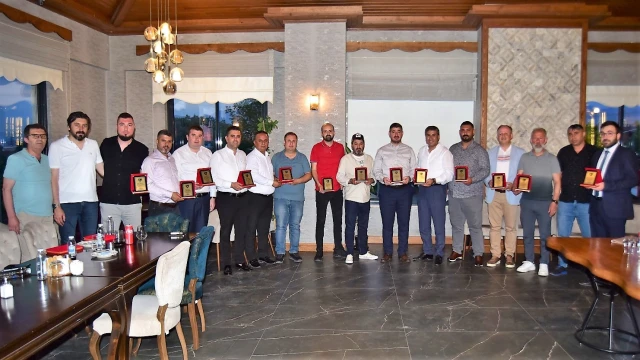 Denizlispor’a destek veren yöneticiler onurlandırıldı