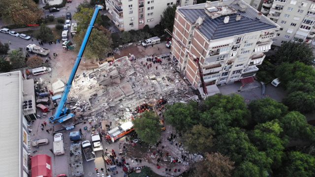 Depremde 15 kişiye mezar olan apartmanın sorumlularına 15 kez hapis cezası talebi