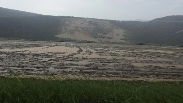 Derebucuk’ta ekili araziler sular altında kaldı