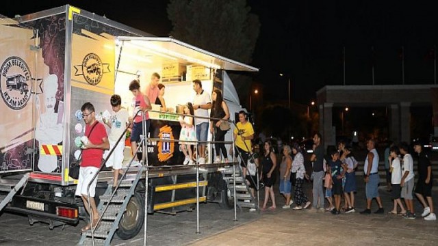 Didimliler Babalar Günü’nü Açık Hava Sineması İle Kutladı