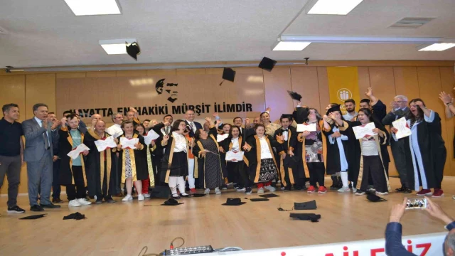 Down sendromlu bireylerin diploma heyecanı