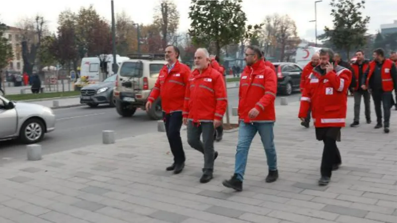 Kızılay, Düzce’deki depremin ardından bölgede çalışmalara başladı 