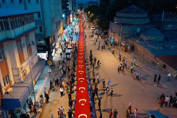1922 metre bayrak, 1922 izcinin ellerinde Zafer Meydanı'na getirildi