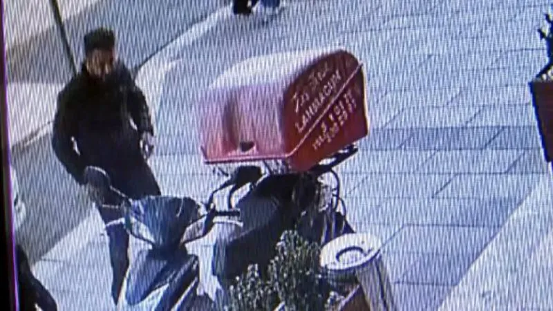Avcılar'da motosiklet hırsızlığı kamerada