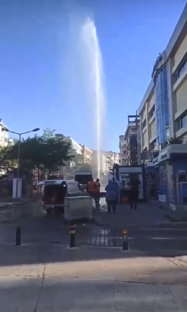Maltepe'de su borusu patladı
