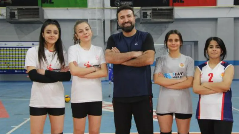 Erken yaşta evliliklerin önüne geçmek için kurduğu voleybol takımı 2'nci ligde