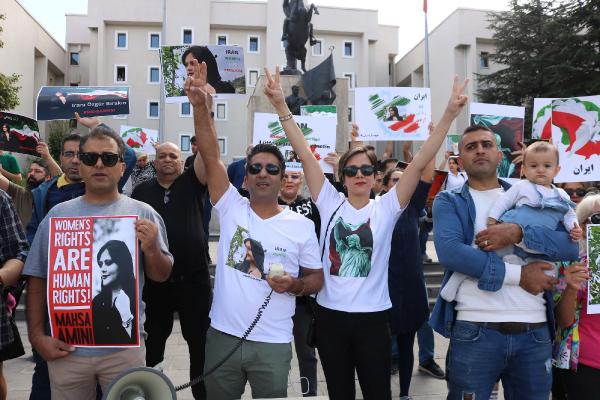 İranlı sığınmacılar Nevşehir'de, ülkelerindeki olayları protesto etti