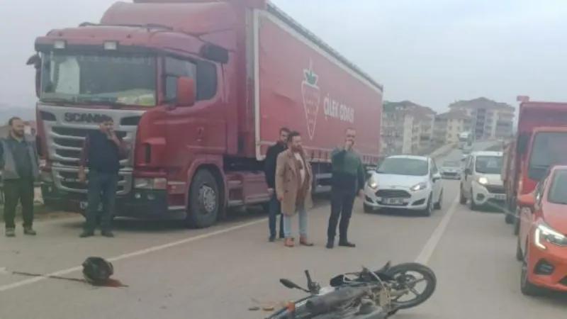 Halk otobüsüyle çarpışan motosikletin sürücüsü ağır yaralandı