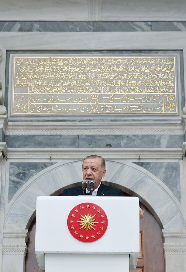 Cumhurbaşkanı Recep Tayyip  Erdoğan restorasyonu tamamlanan Ayazma Camiini ibaret açtı