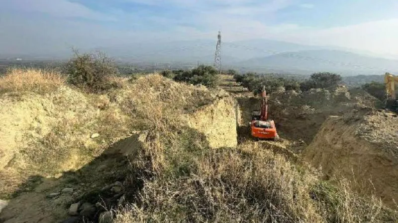 Aydın'da kepçeyle 'define' kazısına suçüstü: 4 gözaltı