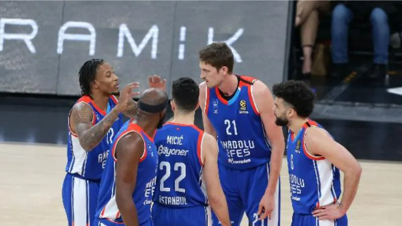 Anadolu Efes'e Play-Off yolunda ağır darbe